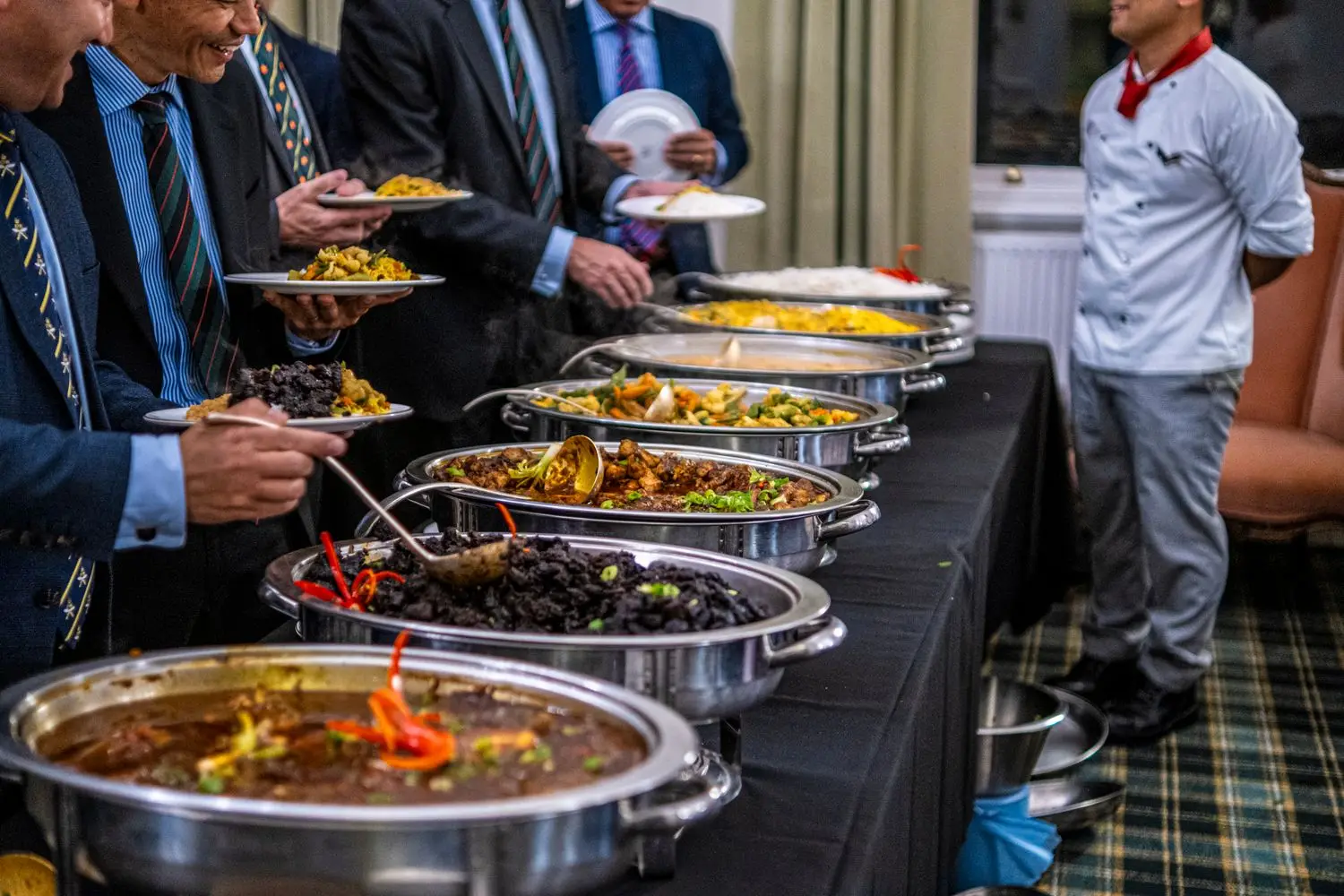 Catering büfé meleg ételekkel